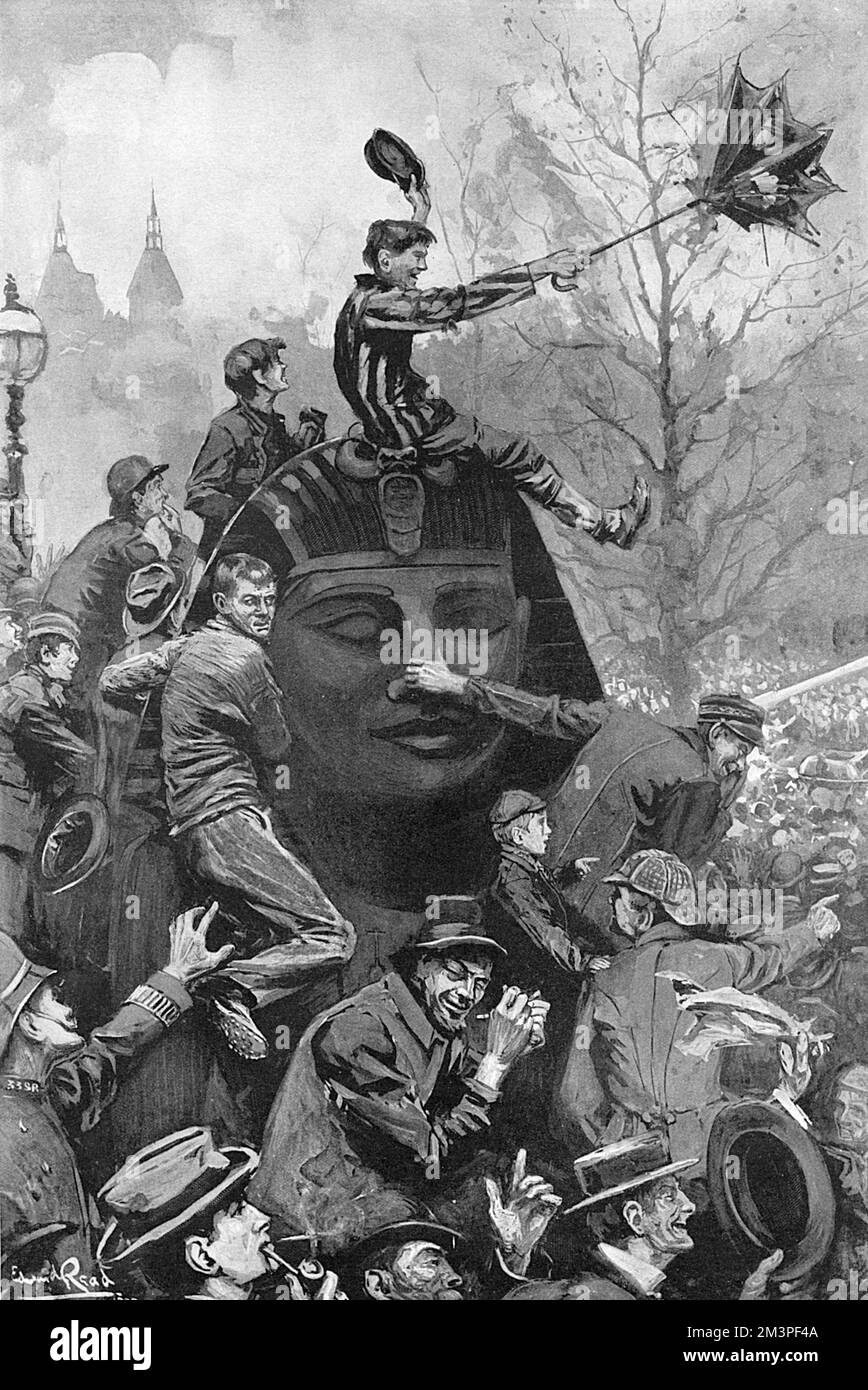Crowds gather to watch the annual Lord Mayor's show, London Stock Photo