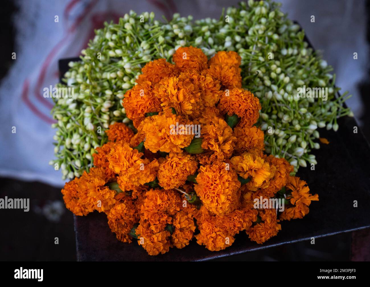 Orange marigold flowers for sale, Rajasthan, Jaipur, India Stock Photo
