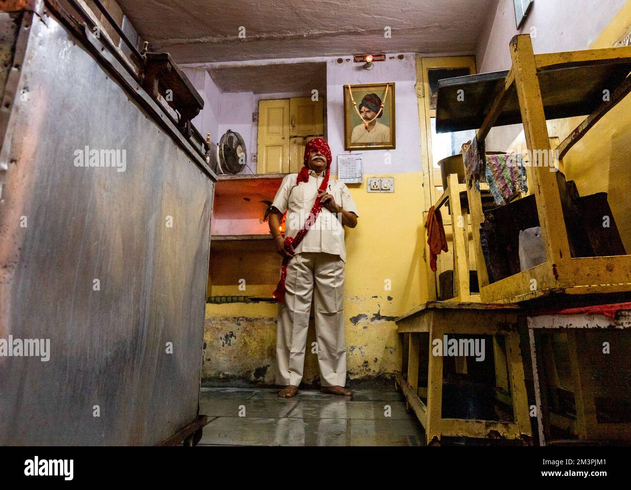 Indian man putting his turban in his shop, Rajasthan, Jaipur, India Stock Photo