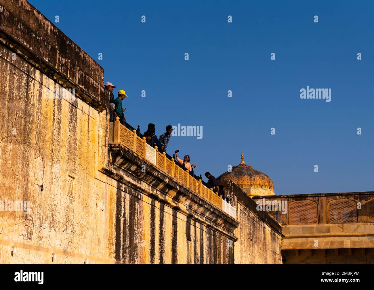 Tourists on Amber Fort rampart, Rajasthan, Amer, India Stock Photo