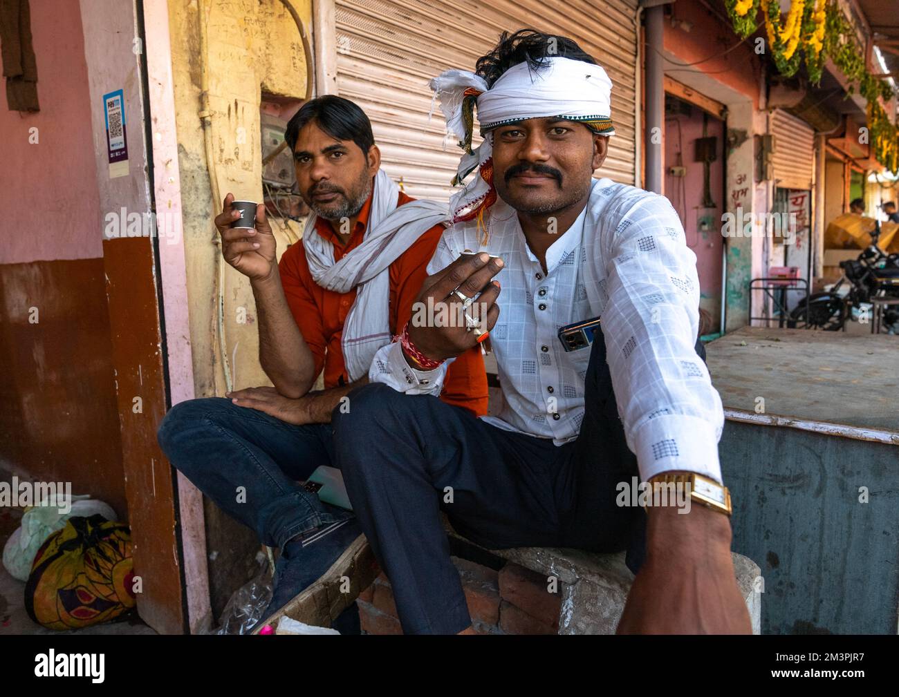 Indian men drnking tea in the street, Rajasthan, Jaipur, India Stock Photo