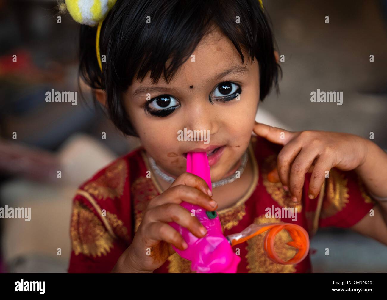 Portrait of little girl with Kohl on the eyes, Rajasthan, Pushkar, India Stock Photo