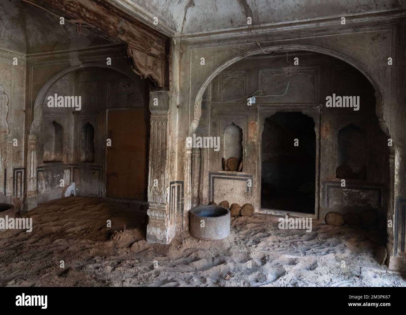 Stables inside Ramgopal Chhatri cenotaph, Rajasthan, Ramgarh Shekhawati, India Stock Photo