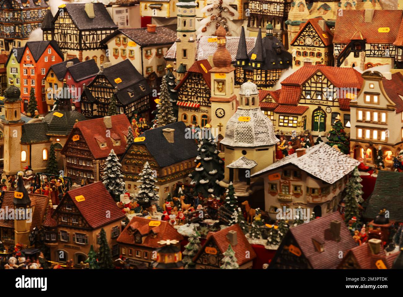 Christkindlmarkt, Weihnachtshaus, Marktstand, , Nürnberg, Nürnberger Weihnachtsmarkt, Nürnberger Christkindlesmarkt, Engel, Anhänger, Kugel, Glühwein, Stock Photo