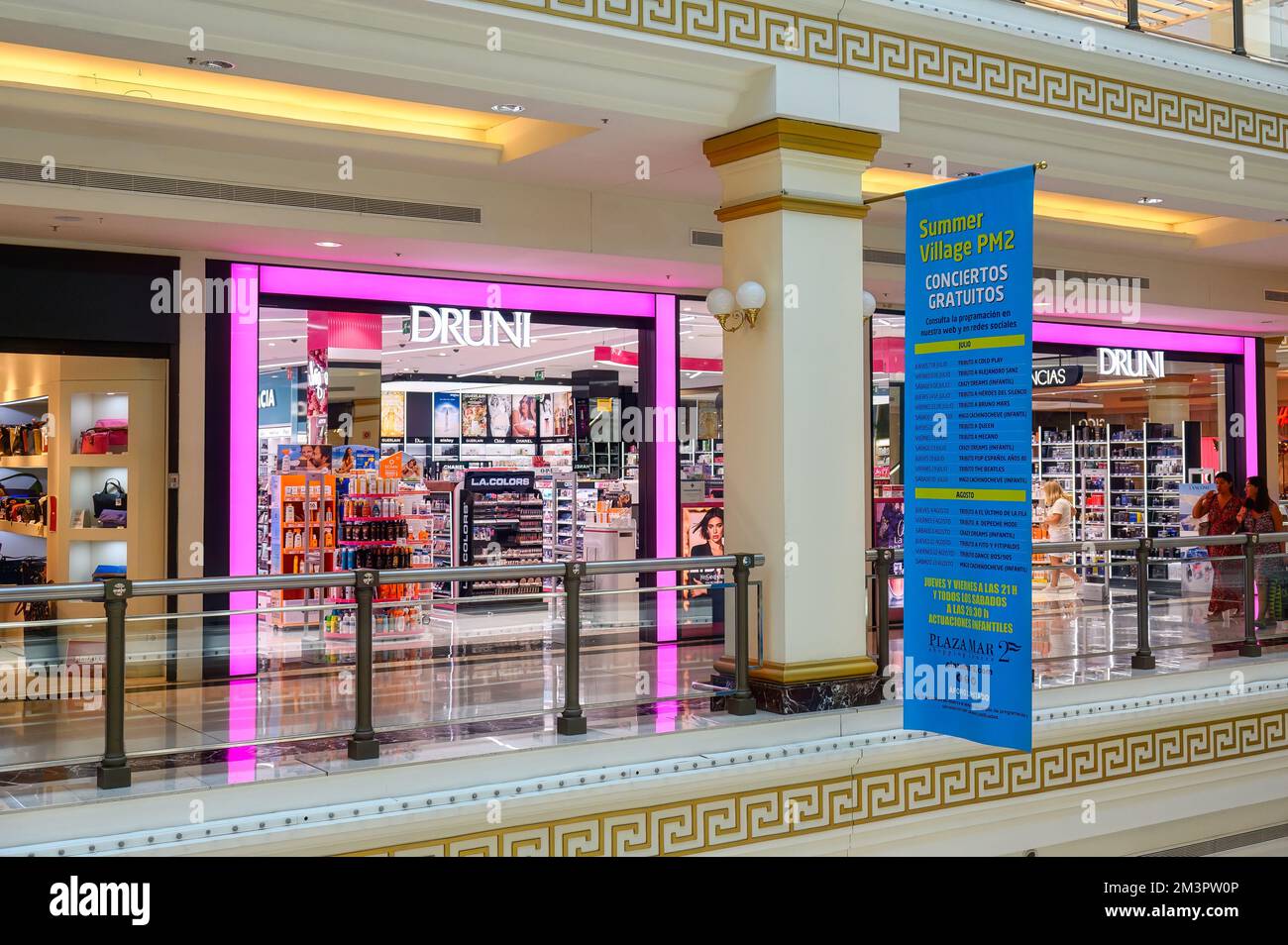 Mall plaza entrance hi-res stock photography and images - Alamy