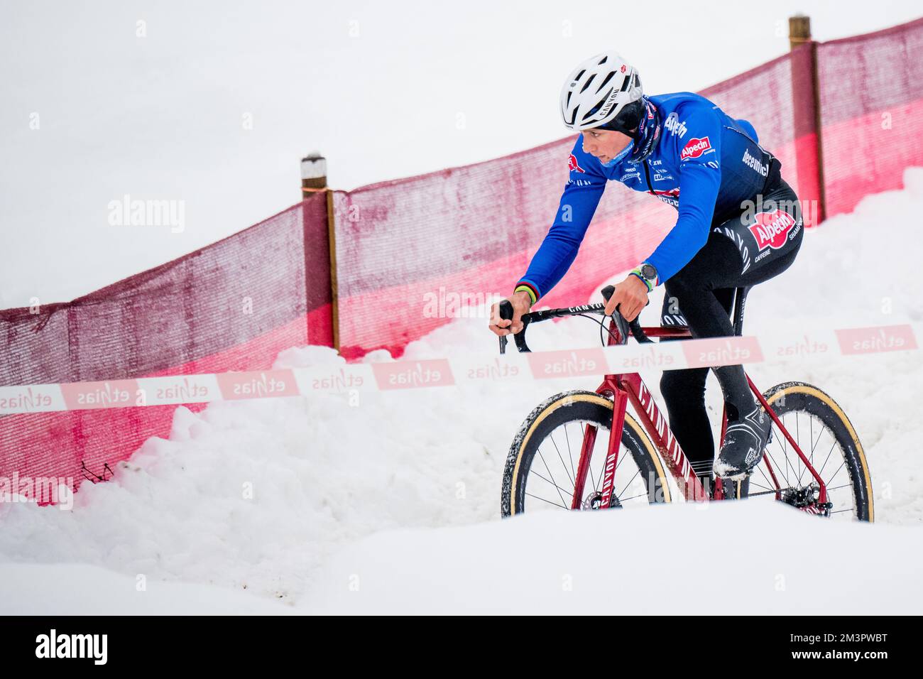 Dutch Mathieu Van Der Poel pictured in action during preparations before tomorrow's Cyclocross World Cup race in Val di Sole, Italy, Friday 16 December 2022, stage ten (out of 14) in the World Cup of the 2021-2022 season. BELGA PHOTO JASPER JACOBS Credit: Belga News Agency/Alamy Live News Stock Photo