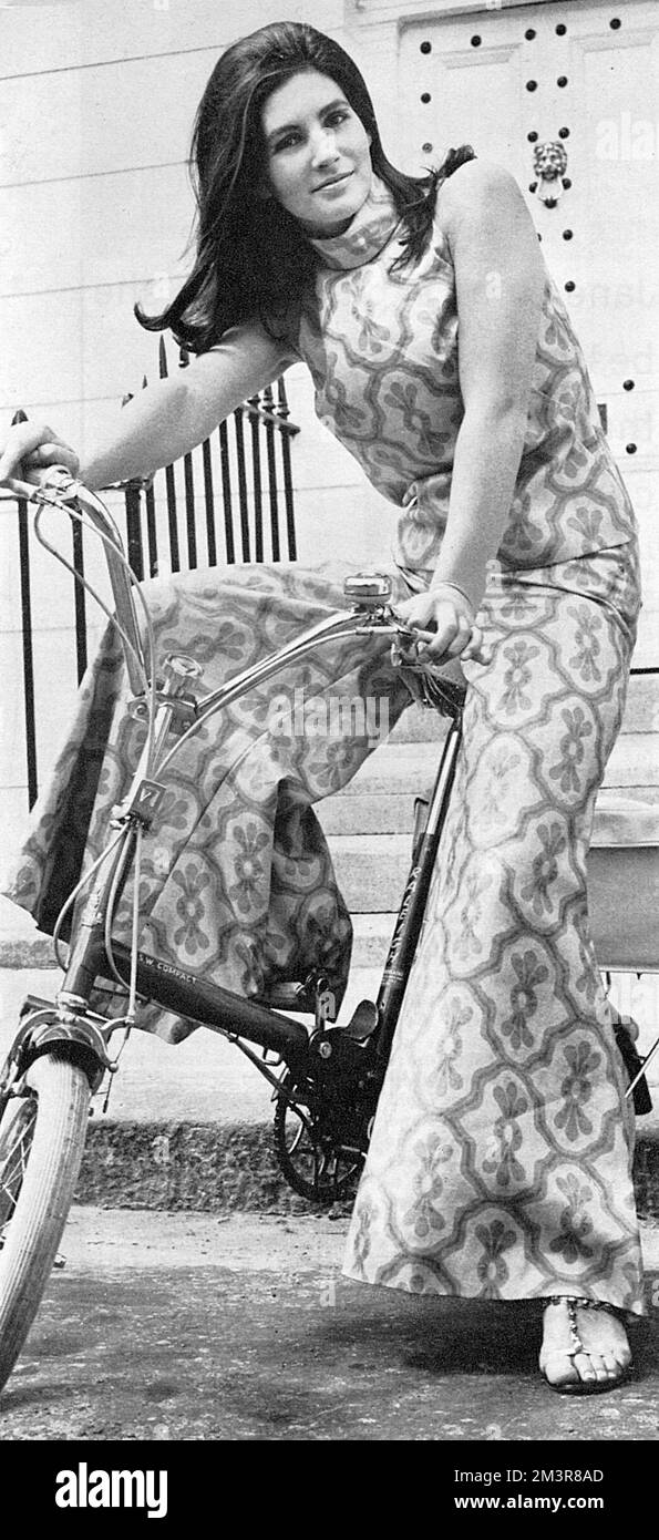 Sixties patterned silk culotte suit Stock Photo