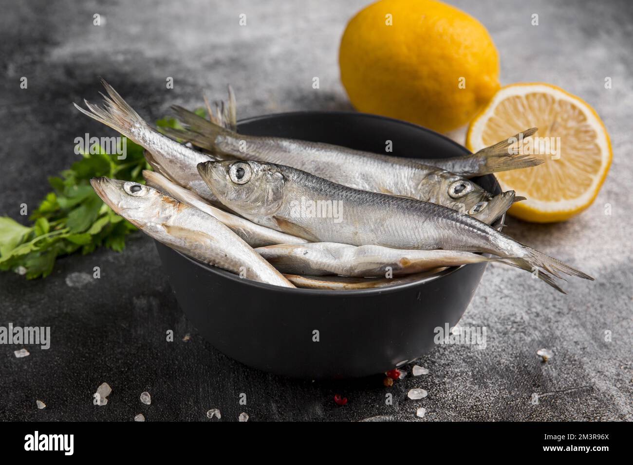 Crowd tuna fish lemon bowl Stock Photo Alamy