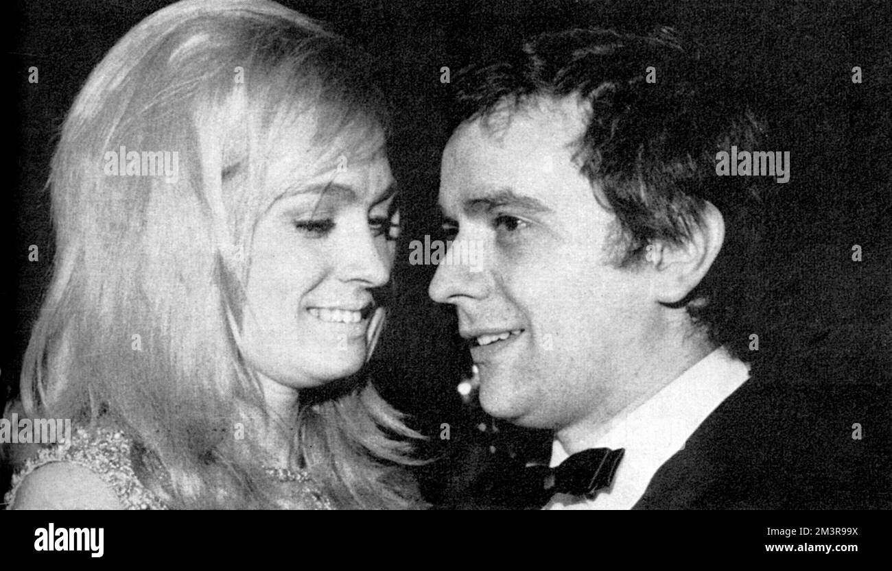 The English actor, comedian, jazz pianist and composer, Dudley Stuart John Moore (19 April 1935  27 March 2002) with model-turned-actress Suzy Kendall (born Frieda Harrison 1 January 1944). The couple got married in 1968 and though they divorced in 1972, they remained friends until Moore's death.     Date: 1966 Stock Photo