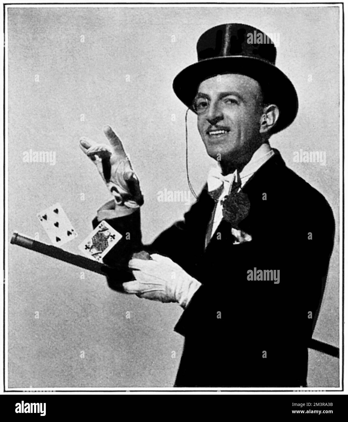 Cardini - Magician (Richard Valentine Pitchford) (1895-1973). Born and raised in Britain (and having served in the British Army in WW1), he worked chiefly in the United States of America, achieving fame combining magic with a very entertaining stage performance, setting the template for many magicians and conjurors in the following decades.     Date: 1937 Stock Photo