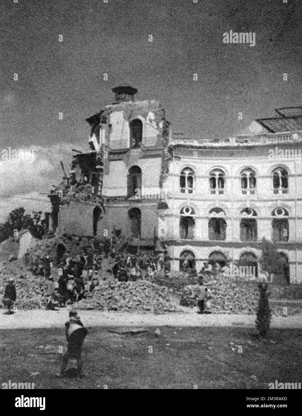 The ruins of the King's palace at Katmandu, Nepal's ancient capital: the part that collapsed in the earthquake, killing two daughters of his majesty the maharaja.       Date: January 1934 Stock Photo