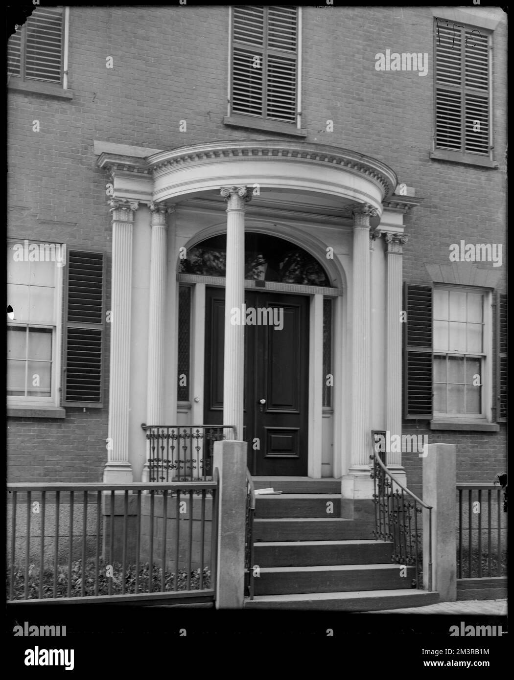 Salem, 129 Essex Street, exterior detail, doorway, Gideon Tucker house