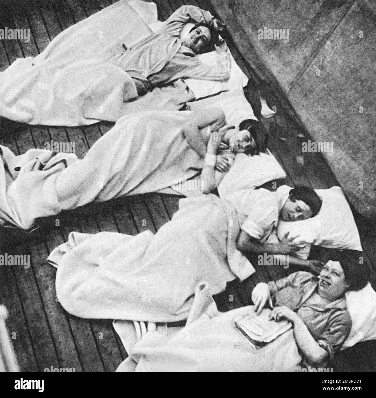 Deck beds Black and White Stock Photos & Images Alamy