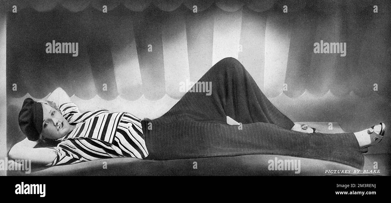 1930s style outfit hi-res stock photography and images - Alamy