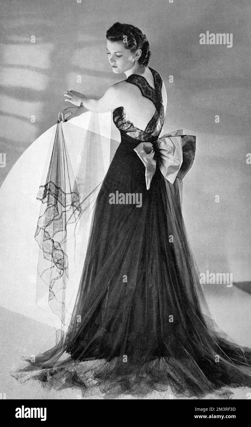 1938 - Chanel evening gown  Vintage fashion, Vintage outfits, Formal  evening wear