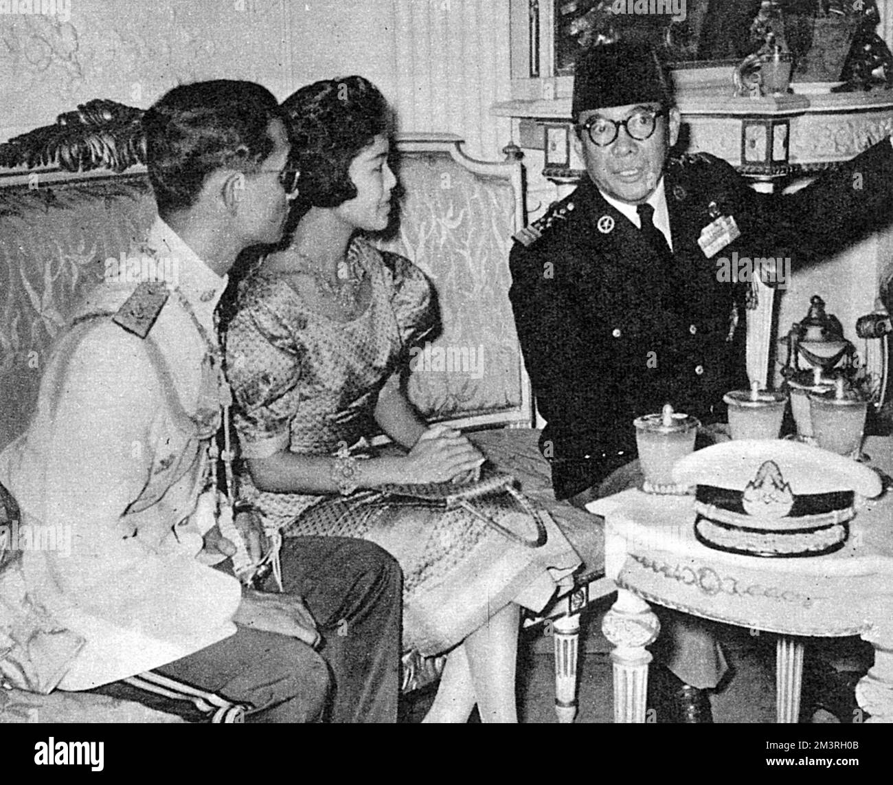 An official state visit to Indonesia by King Bhumibol Adulyadej (Rama IX) (1927-) and Queen Sirikit (1932-) of Thailand - the couple talk to Sukarno (1901-1970), the first President of Indonesia, serving in office from 1945 to 1967     Date: 1959 Stock Photo