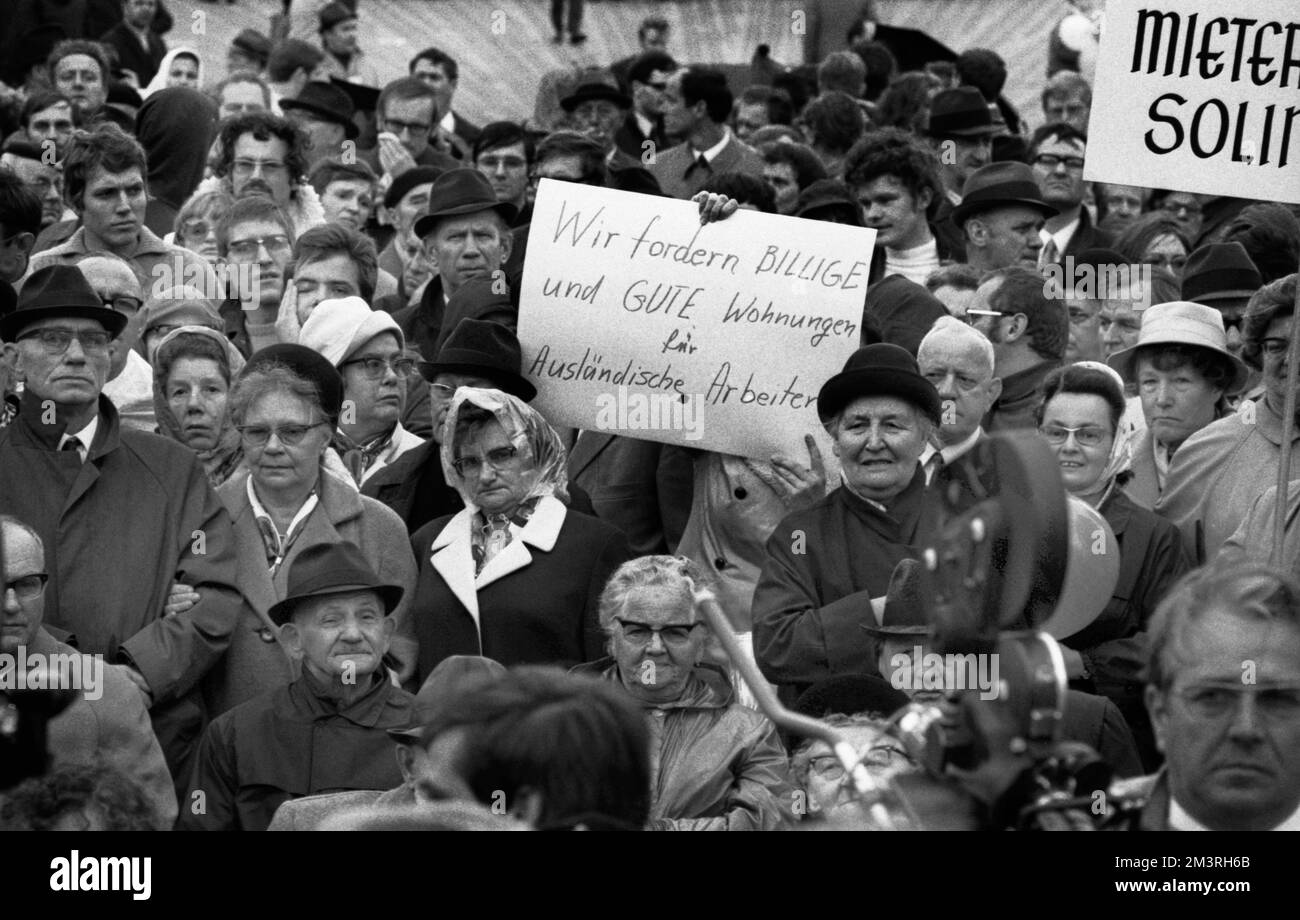 Tenants Rally Tenants rally Black and White Stock Photos & Images - Alamy