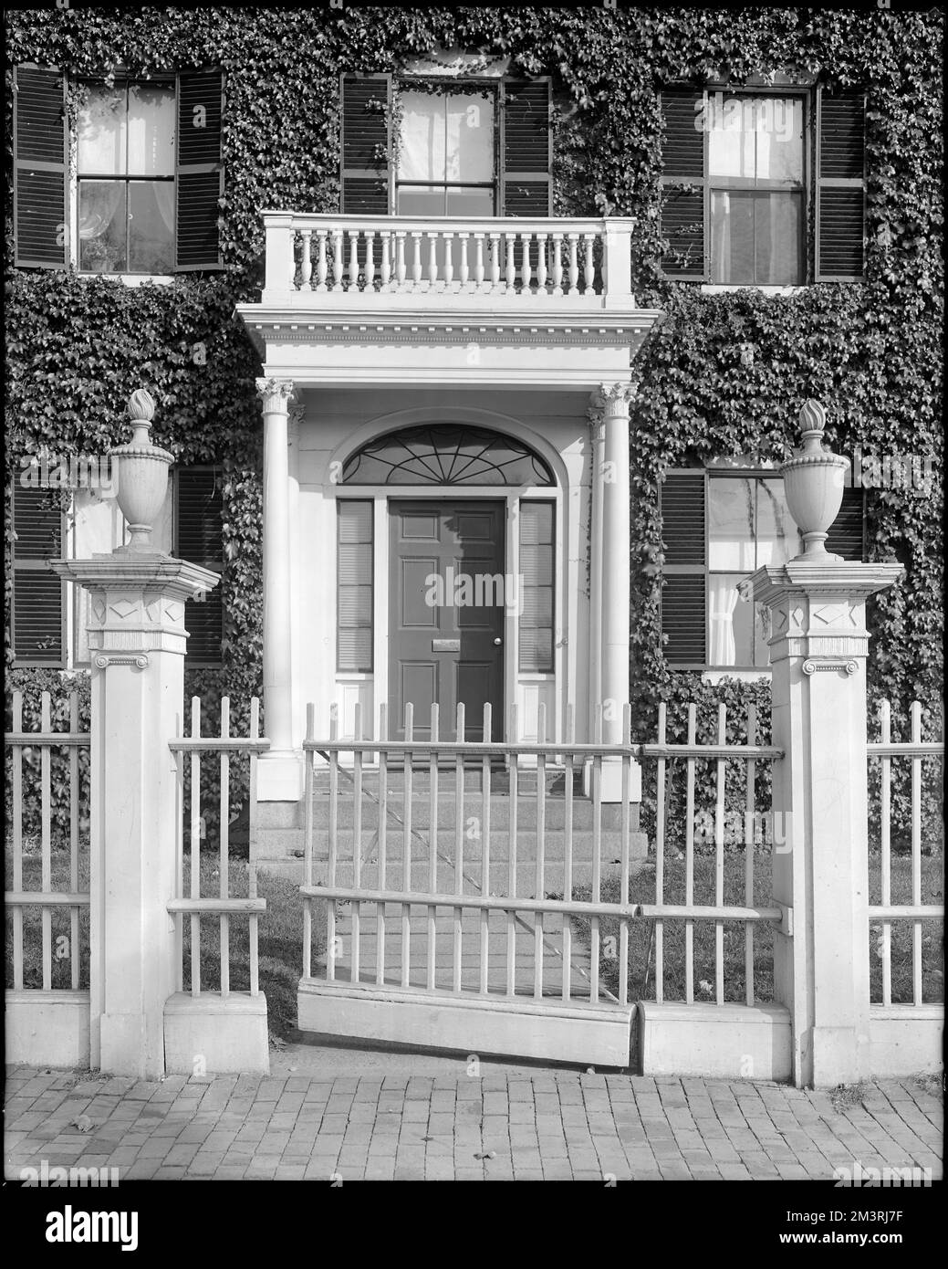 Salem, 92 Washington Square, exterior detail, door, gate posts , Houses