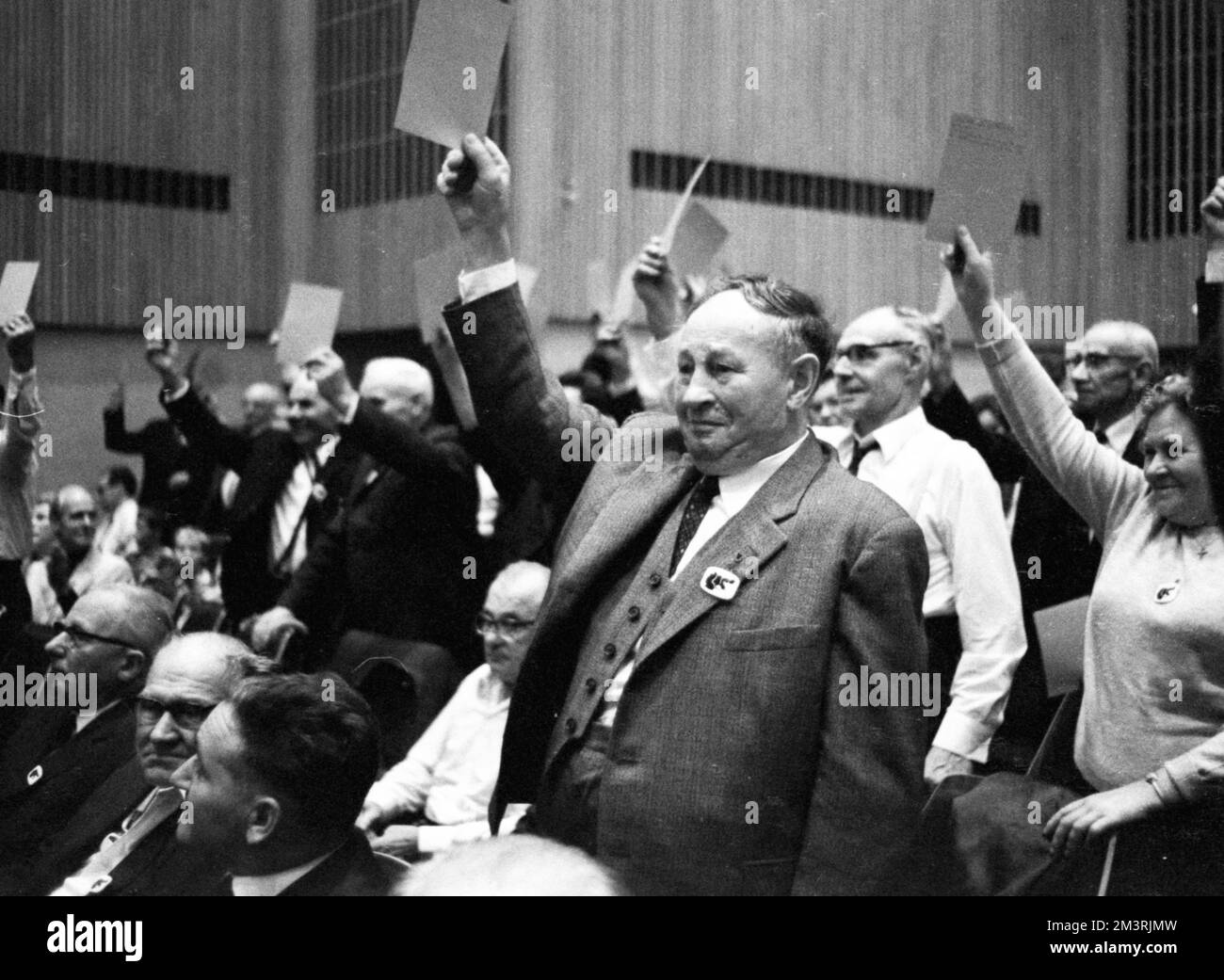 The Aktion Widerstand and the Gemeinschaft Ostdeutscher Grundeigentuemer (GOG), here at a congress on 28 February 1971 in the Beethovenhalle in Bonn Stock Photo