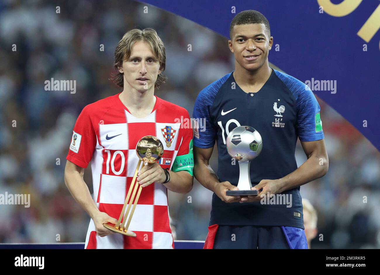 firo : 07/15/2018, Moscow, football, soccer, national team, World Cup 2018 in Russia, Russia, World Cup 2018 in Russia, Russia, World Cup 2018 Russia, Russia, final, final, France - Croatia, 4 :2, award ceremony, France is world champion 2018 CRO Modric, Luka, FRA Mbapp? Mbappe, Kylian, honor Stock Photo