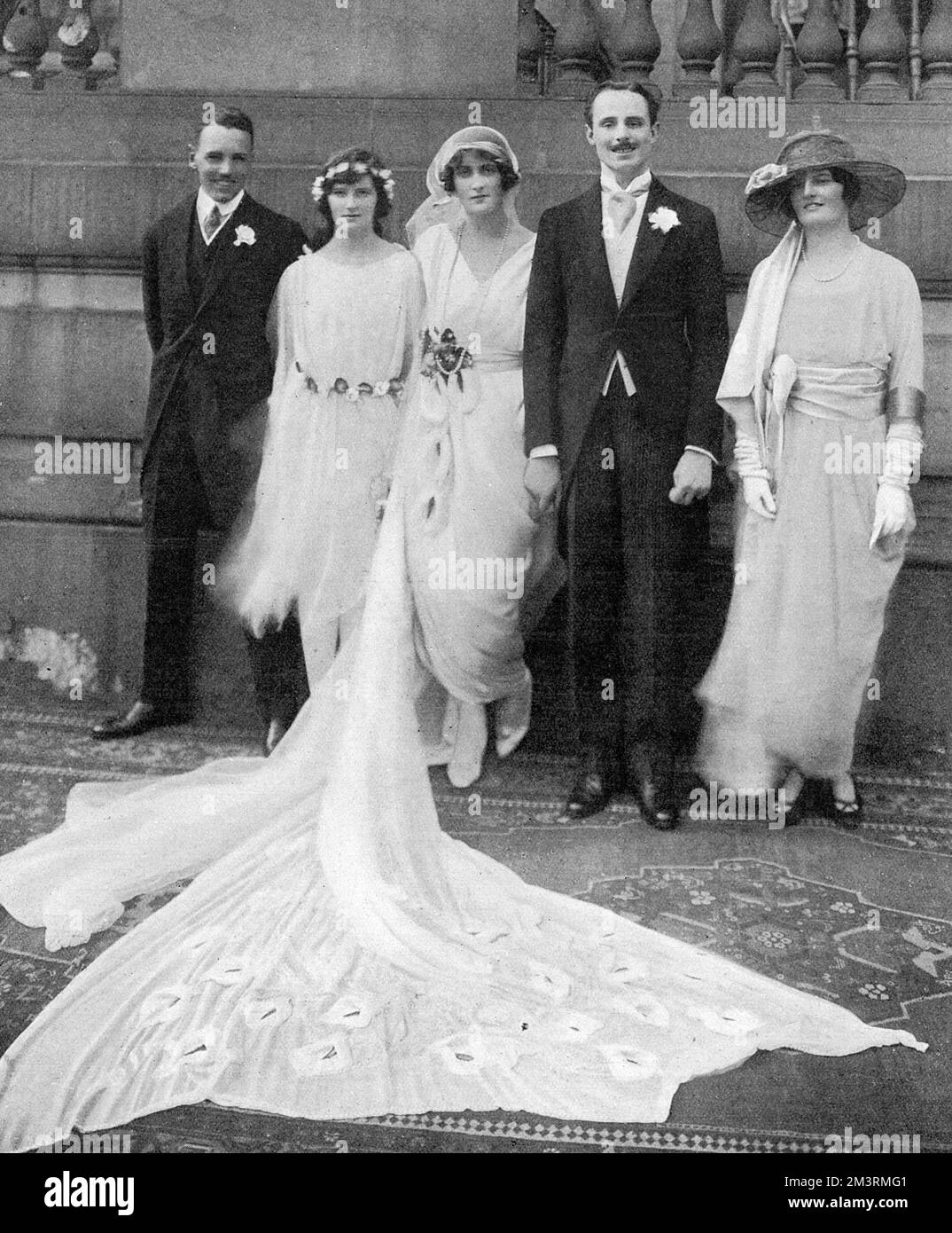 The wedding of Lady Cynthia Curzon and Sir Oswald Mosley in May 1920 at the Chapel Royal, St James's.  From left, Captain, the Hon. Bruce Ogilvy as best man, Lady Irene Curzon, Lady Cynthia Mosley, Oswald Mosley, Lady Alexandra Curzon (later Alexandra 'Baba' Metcalfe).       Date: 1920 Stock Photo