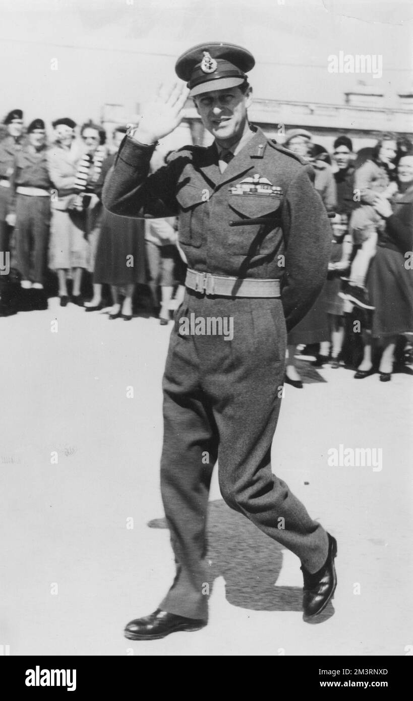 The Duke of Edinburgh touring army units in Malta Stock Photo