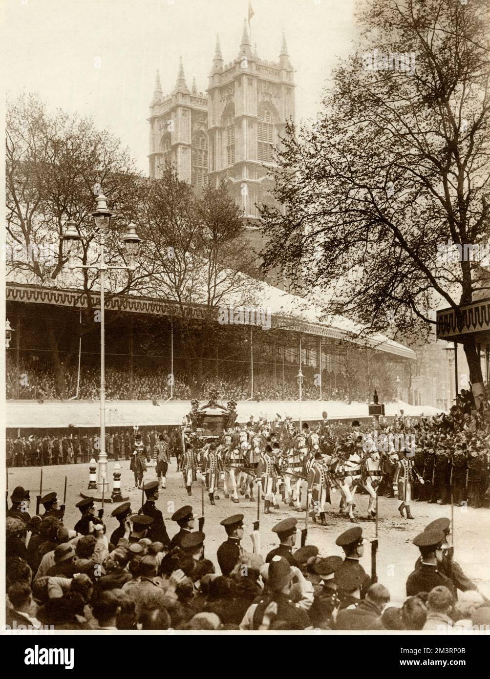 George 1937 coronation crowds hi-res stock photography and images - Alamy