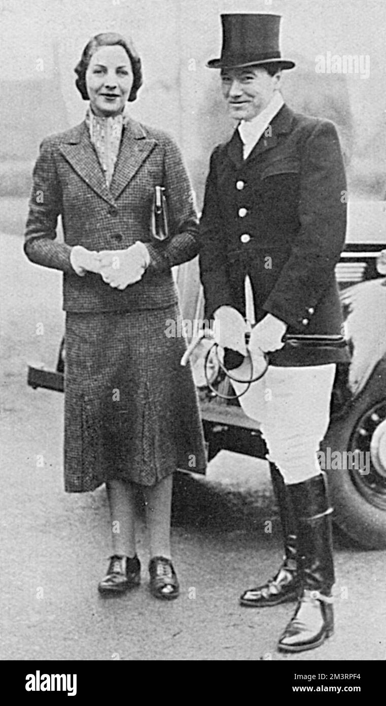 Pamela Freeman Mitford, second daughter of Baron and Lady Redesdale; the quietest of the six infamous Mitford sisters.  Pictured with her husband Derek Jackson at the Heythrop Hunt.  Derek was an expert horseman who won many steeplechases and rode in the Grand National. He was also an airman of legendary courage, pioneer of radar defence systems, a distinguished physicist and Professor of Spectroscopy at Oxford University.  Pam, nicknamed 'Woman' by her elder sister Nancy was content with rural pursuits - horses, dogs, chickens and gardening, and is thus far less notorious than her sisters. Stock Photo