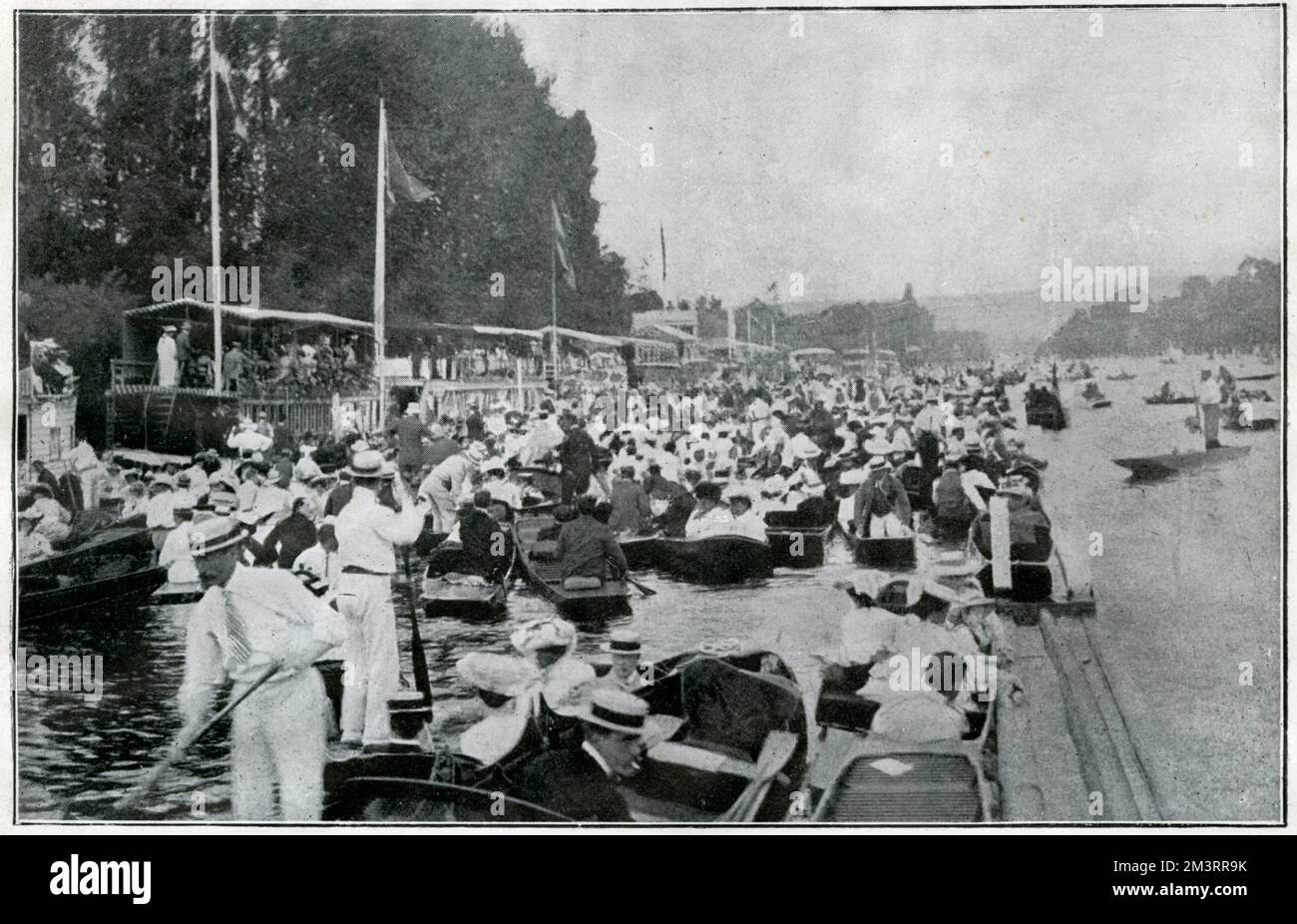 Crowd of people gathered to watch the annual event on the River Thames.     Date: 1905 Stock Photo