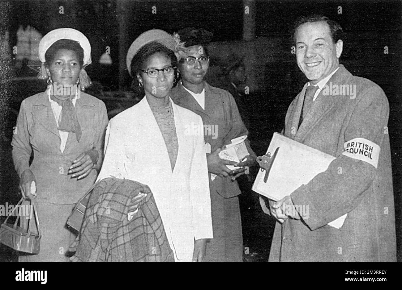 An official of the British Council gives Jamaican students advice on their arrival in Britain in the 1950s.       Date: 1954 Stock Photo