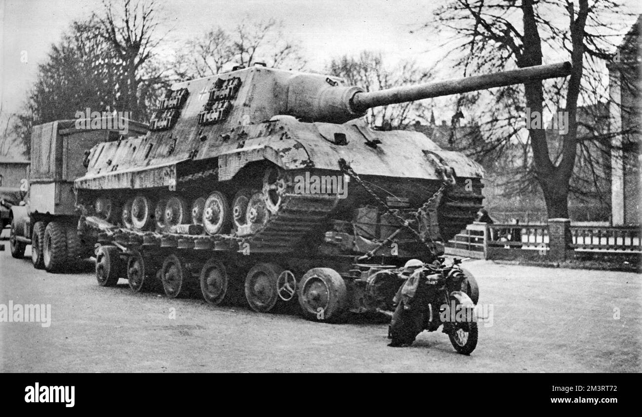 German tank on its way to England for technical examination, post-World War Two: a monster tank destroyer, the Jagdtiger (Jugd Tiger tank), mounted with a 125mm gun, and weighing 69 tons complete.     Date: 1946 Stock Photo