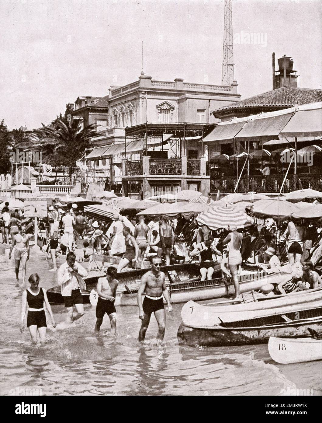 Historical beach summer 1920s hi-res stock photography and images - Alamy