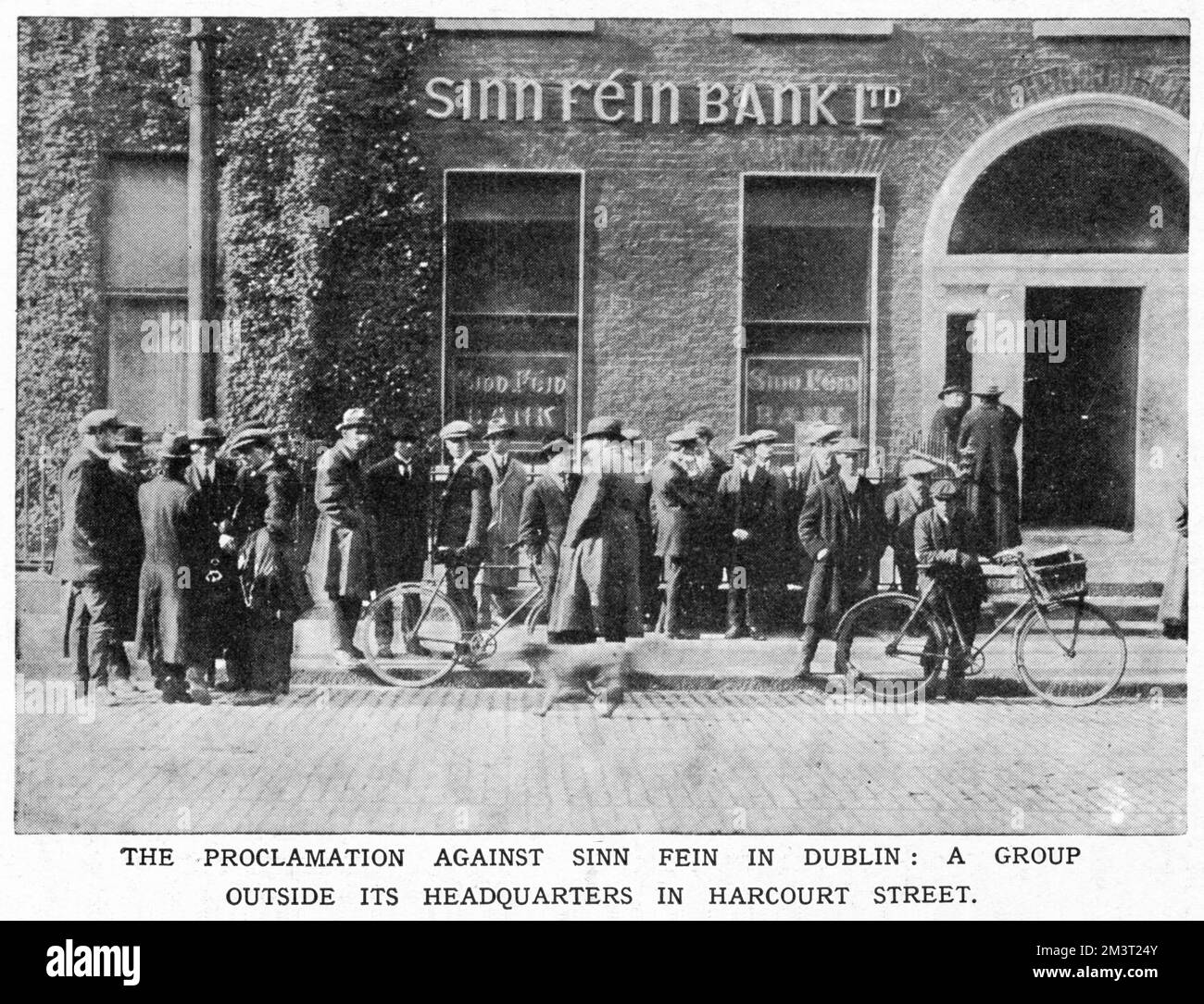 Proclamation against Sinn Fein in Dublin. A group outside its headquarters in Harcourt Street. Stock Photo