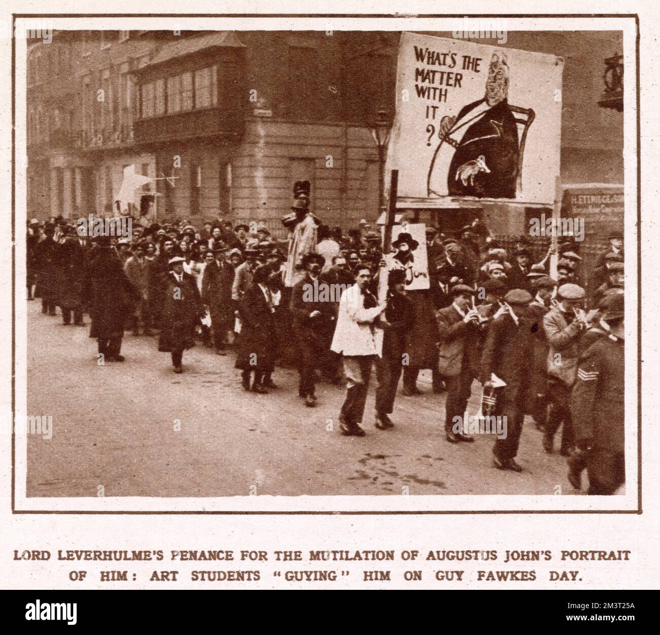 Art students in London protest against Lord Leverhulme who had returned a portrait of himself by Augustus John to the artist with the head cut out. An effigy of Leverhulme was carried through the streets and ceremoniously burnt in Hyde Park on the 5th November to protest about the mutilation of the painting. Stock Photo