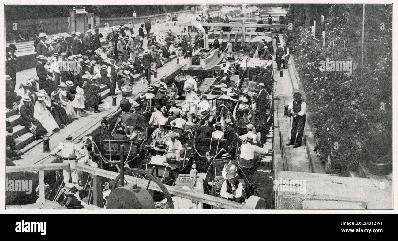 Boulter's Lock - on Ascot Sunday, packed with rowing boats in the lock on the River Thames at Maidenhead. Stock Photo