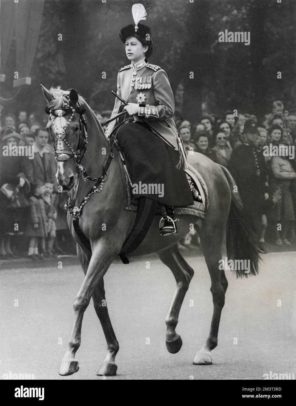 Queen Elizabeth riding sidesaddle at the Trooping the Colour on the Horse Guards Parade, London.     Date: 7th June 1952 Stock Photo