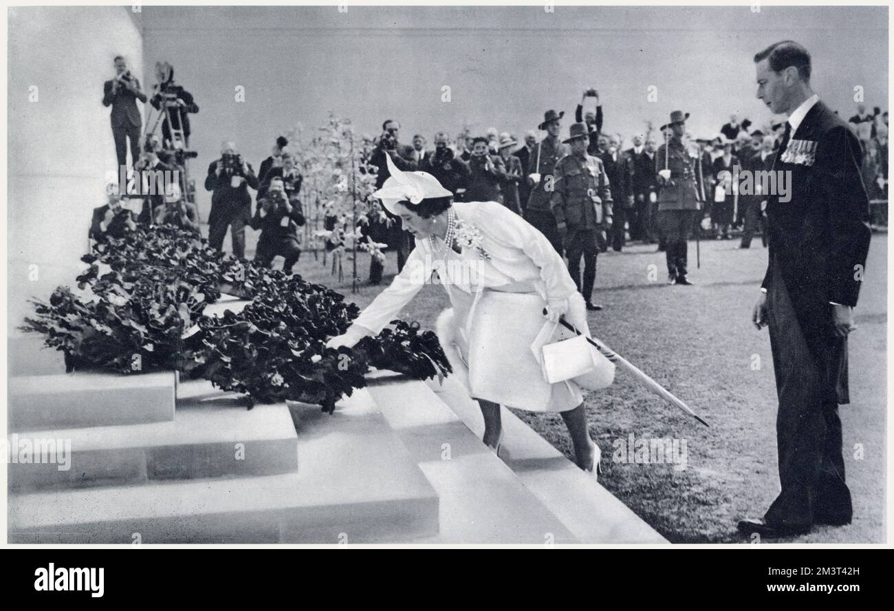 Queen Elizabeth placing a poppy at Australian War Memorial Stock Photo ...