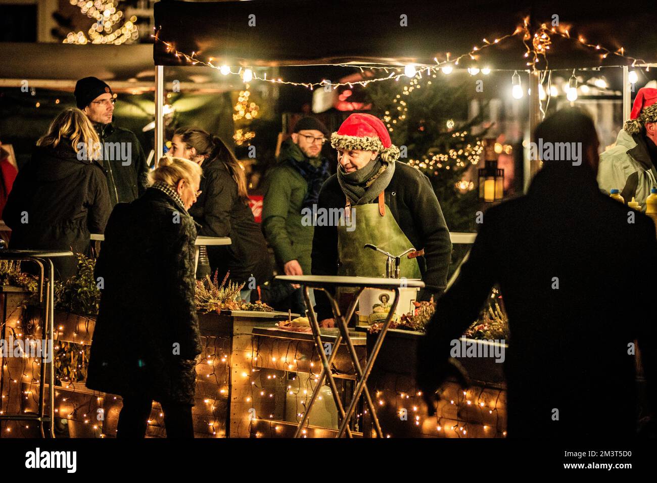 HEUSDEN Visitors at a Christmas market. After Germany, more and more