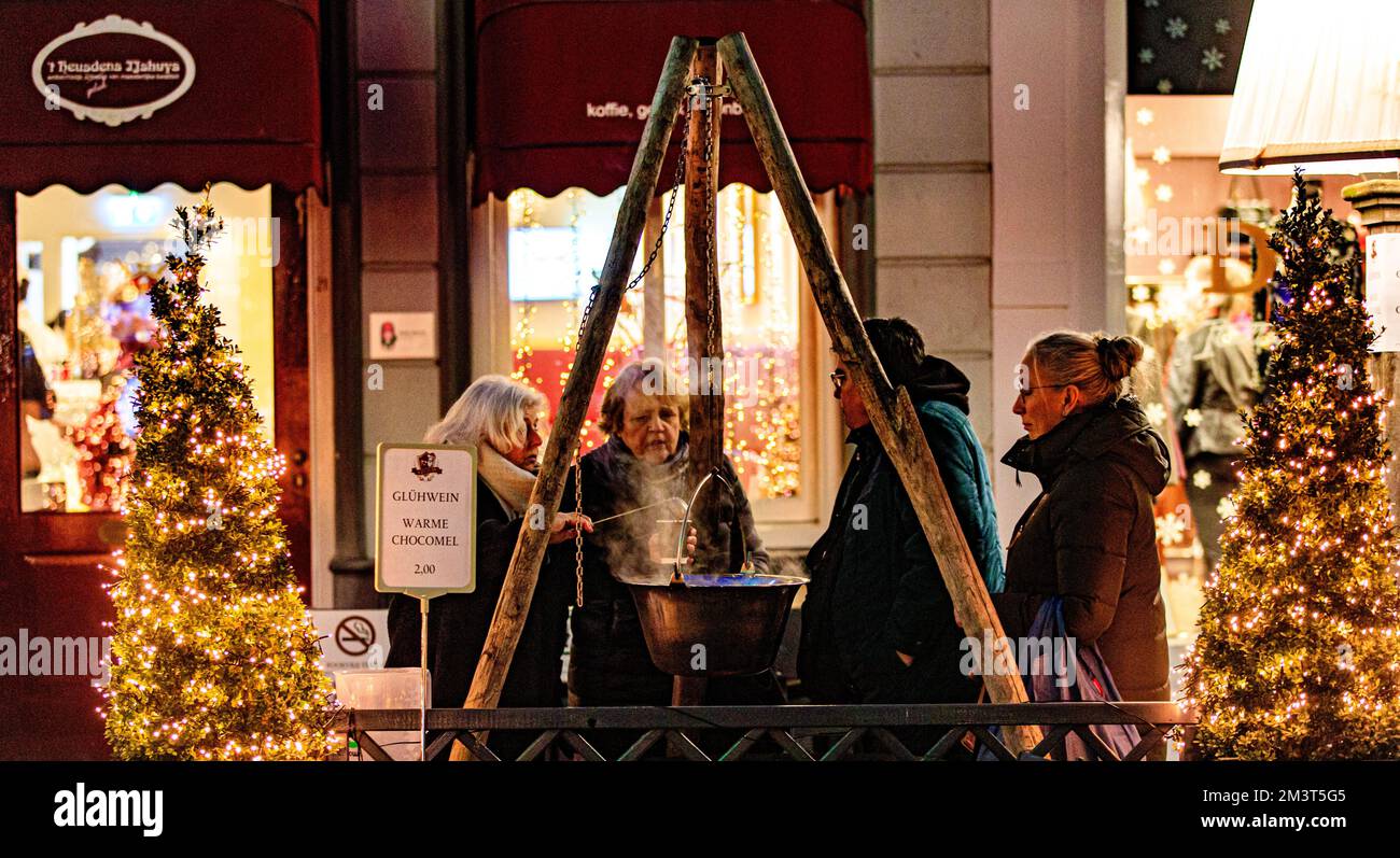 HEUSDEN Visitors at a Christmas market. After Germany, more and more