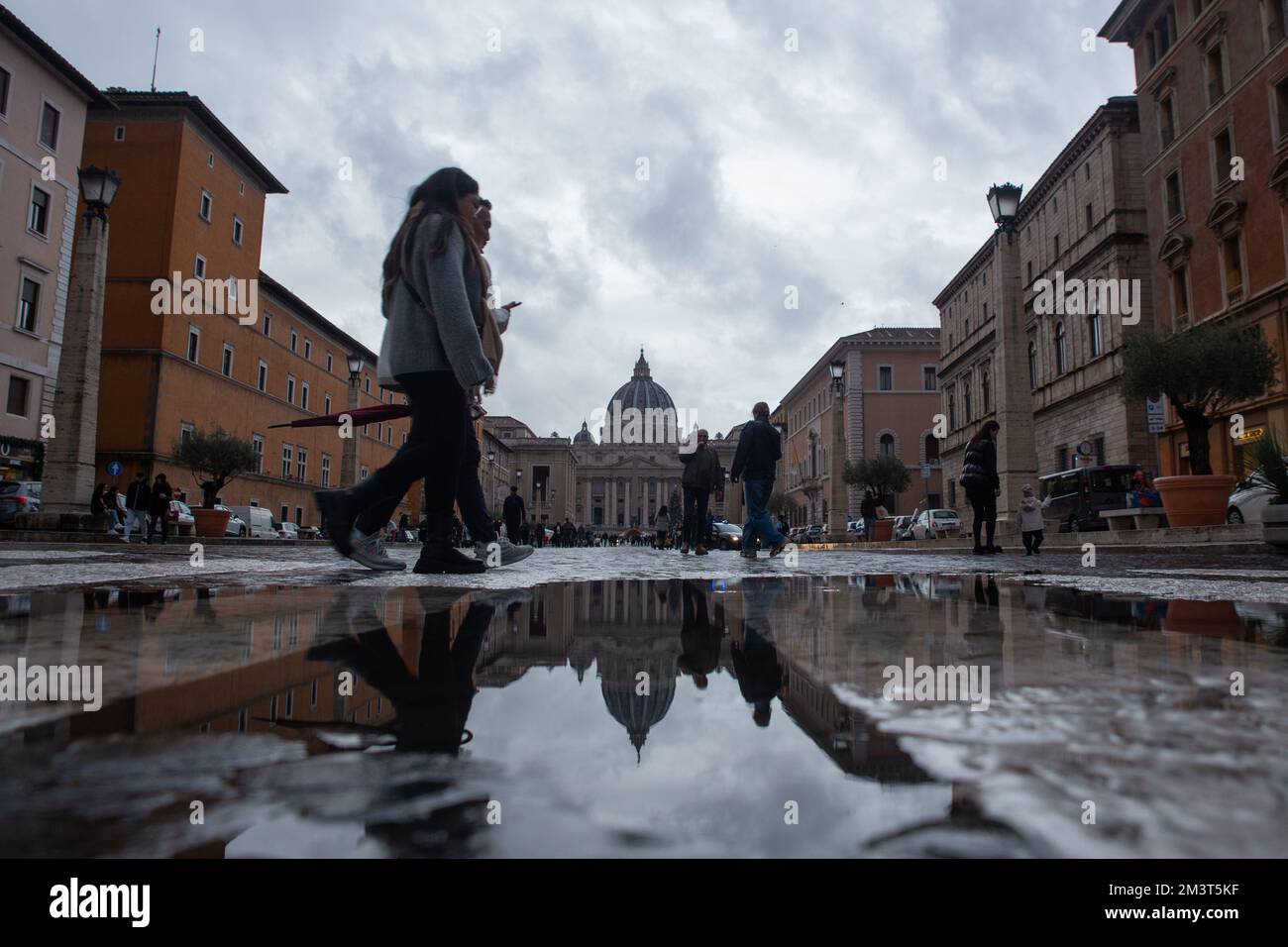 Rome, Italy. 16th Dec, 2022. Reflection of St. Peter's Basilica in a ...