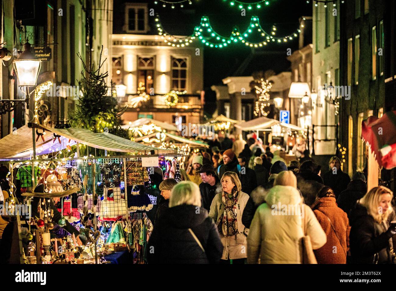 HEUSDEN Visitors at a Christmas market. After Germany, more and more