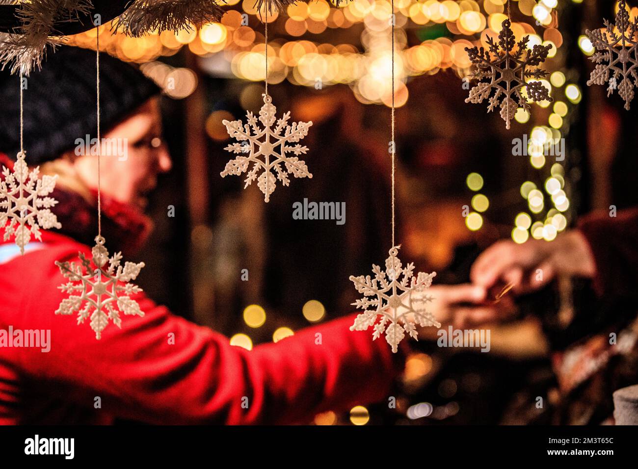 HEUSDEN Visitors at a Christmas market. After Germany, more and more