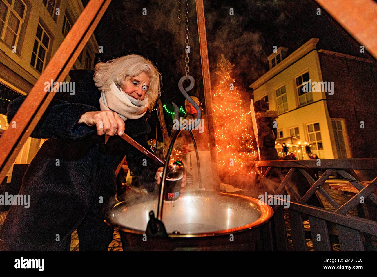 HEUSDEN Visitors at a Christmas market. After Germany, more and more