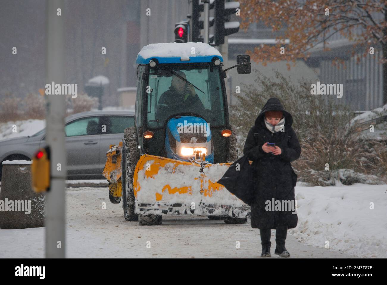 Warsaw, Poland. 16th Dec, 2022. A man operating a snowplow is seen in Warsaw, Poland on 16 December, 2022. Poland sees heavy snowfall for the sixth consequetive day with nightly temperatures in some ares of the country falling to nearly minus 20 degrees Centigrade. (Photo by Jaap Arriens/Sipa USA) Credit: Sipa USA/Alamy Live News Stock Photo