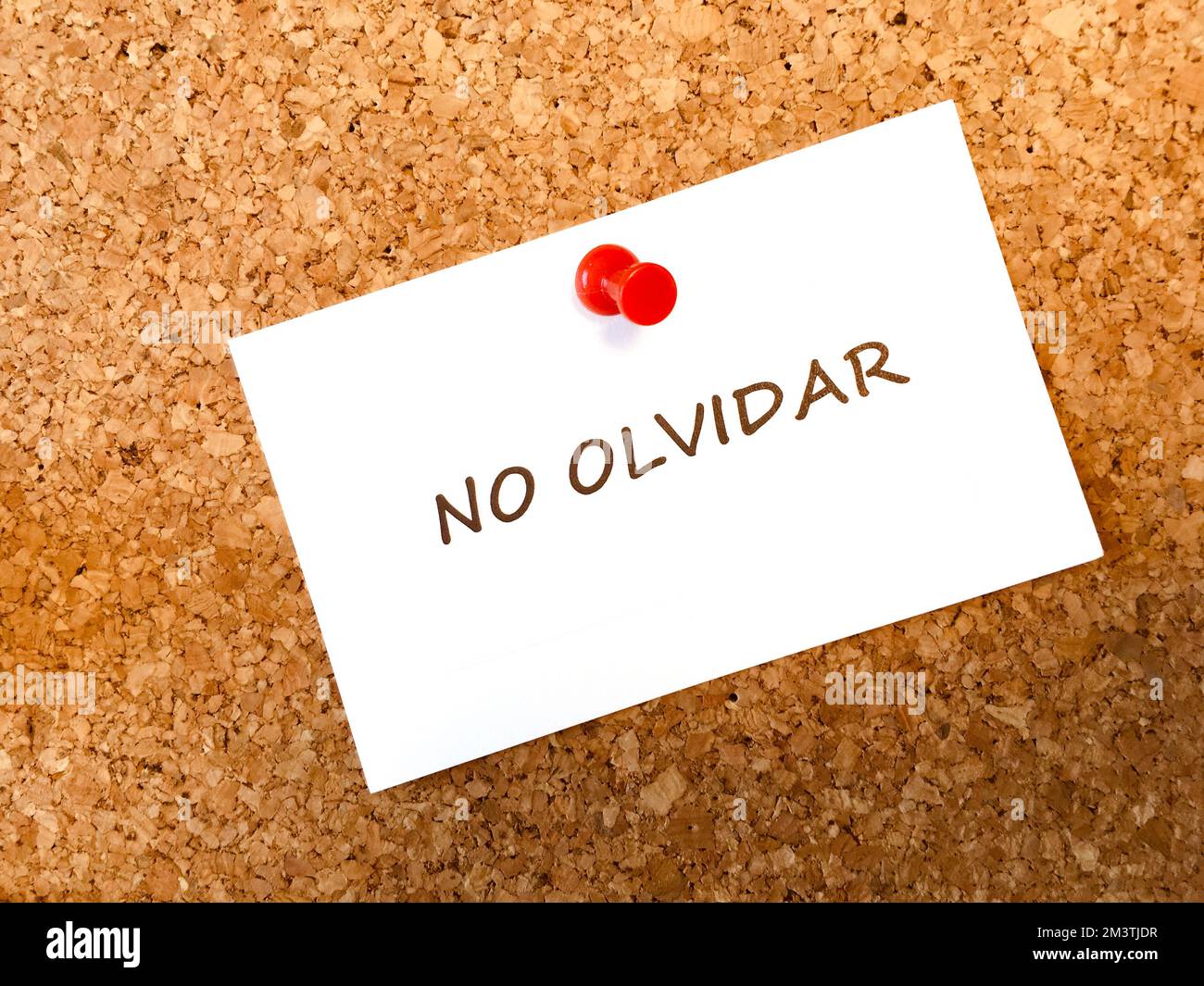 Blank note white on a cork board with text don´t in spanish