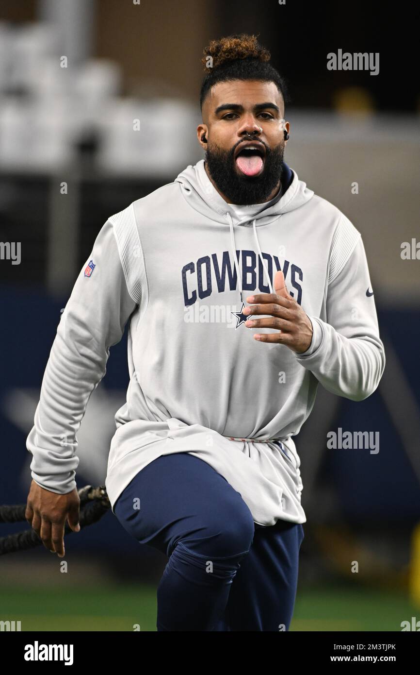 Arlington, Texas, USA. 11th Dec, 2022. Dallas Cowboys running back EZEKIEL  ELLIOTT (21) before the NFL football game between the Houston Texans and  the Dallas Cowboys on December 11, 2022 at AT&T