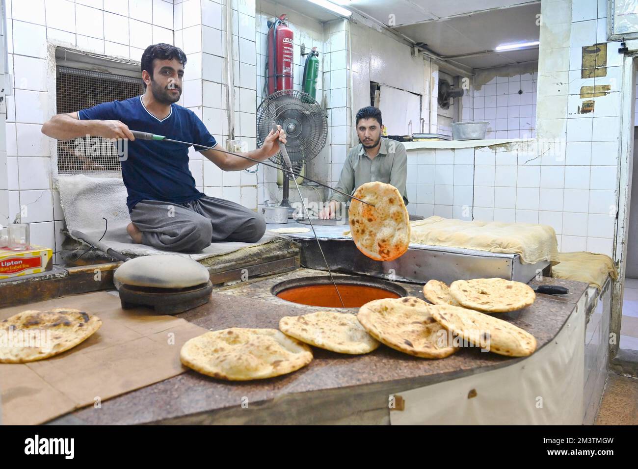 Doha, Katar. 15th Dec, 2022. A look into a tiny, small bakery. Baecker