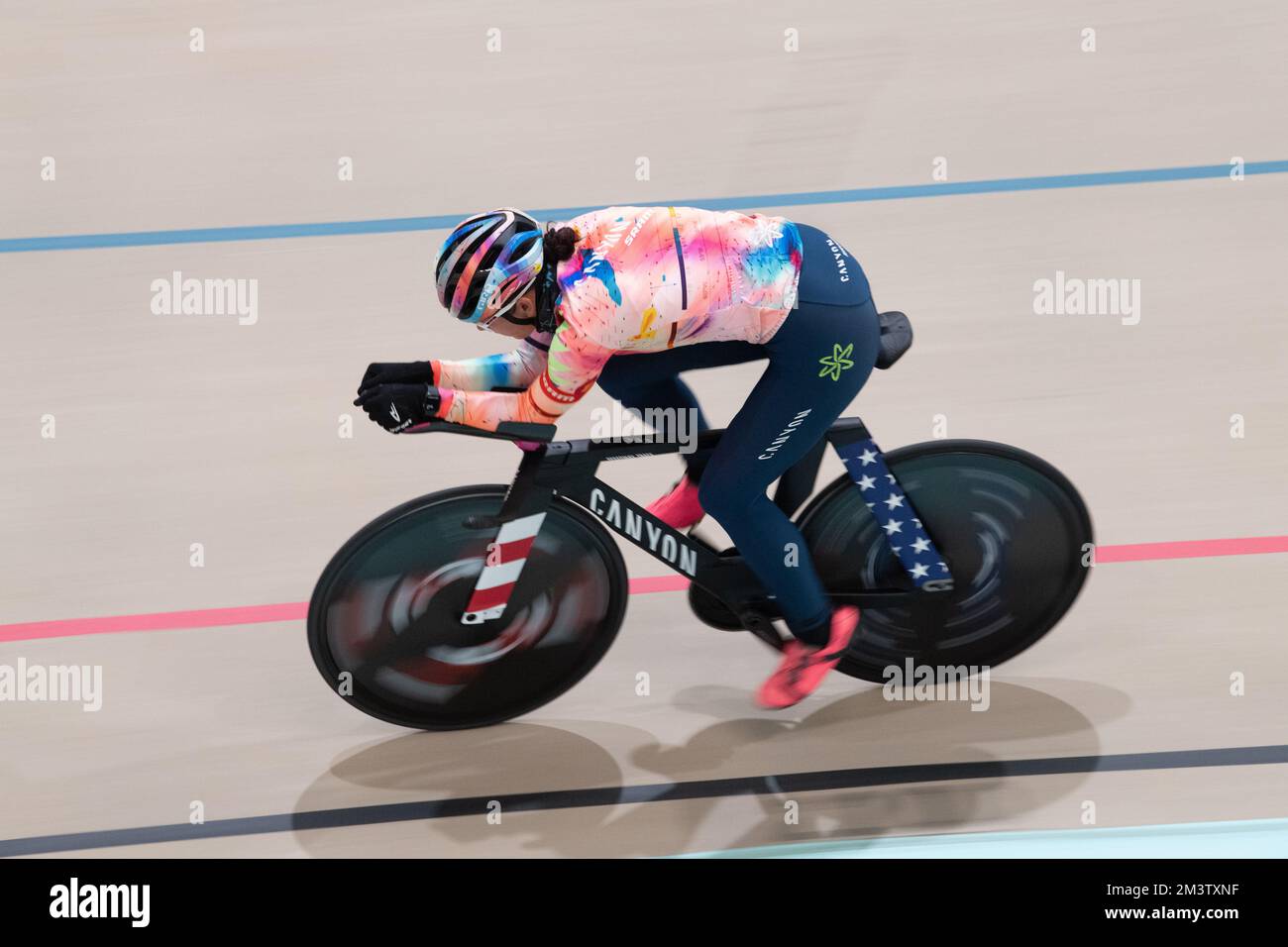 Individual pursuit World champion Chloe Dygert training on her new Canyon pursuit bike at the 7 Eleven Velodrome in Colorado Springs. Stock Photo