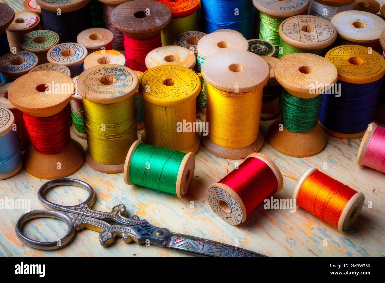 Sewing images vintage hires stock photography and images Alamy