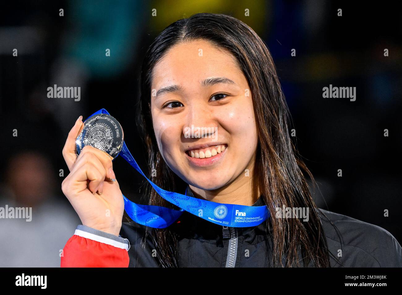 Miyu Namba of Japan shows the silver medal after compete in the 1500m